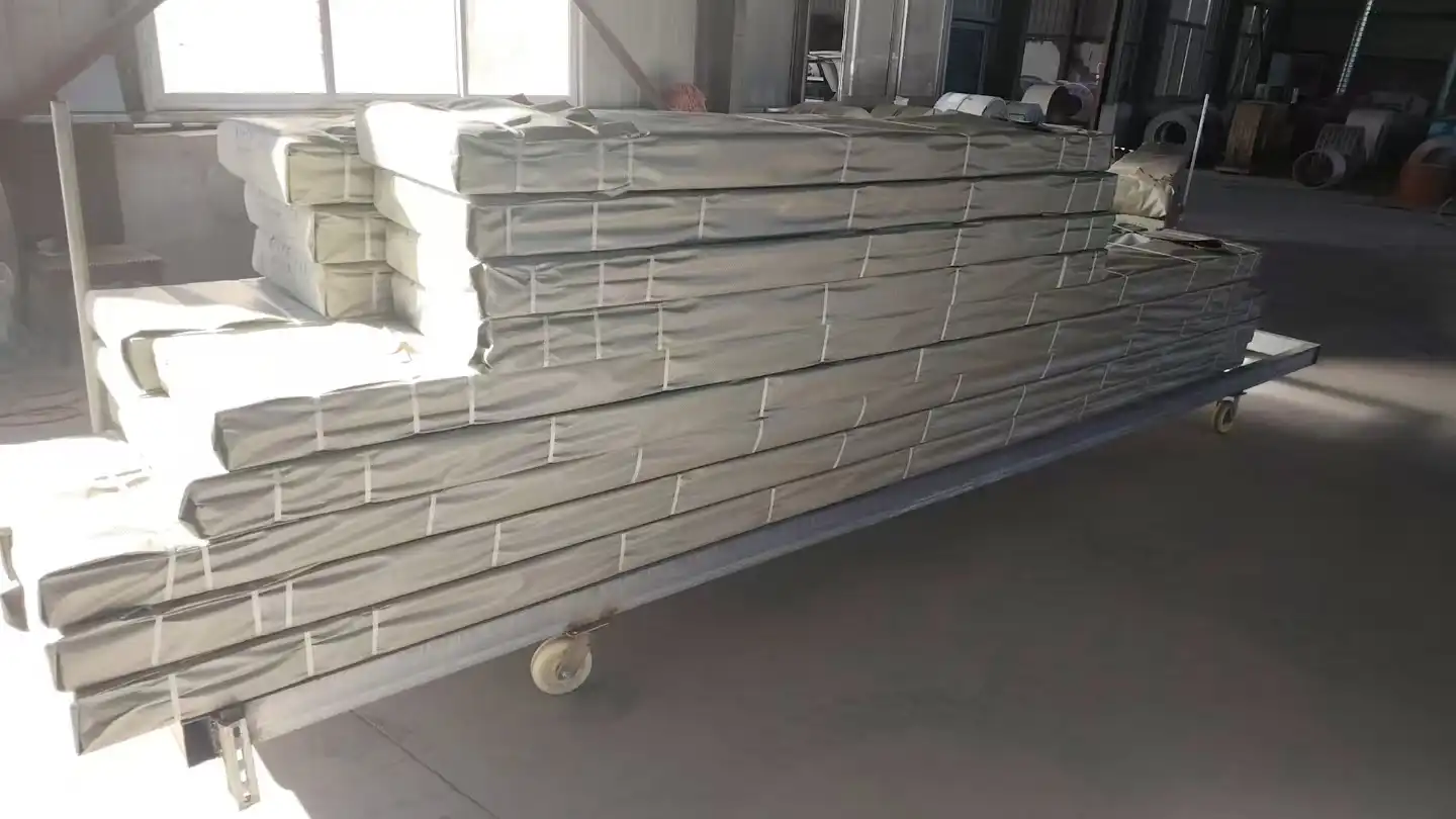 ڪيئن موسم ڌاتو سائڊنگ کي متاثر ڪري ٿو ۽ توهان ان بابت ڇا ڪري سگهو ٿا؟
