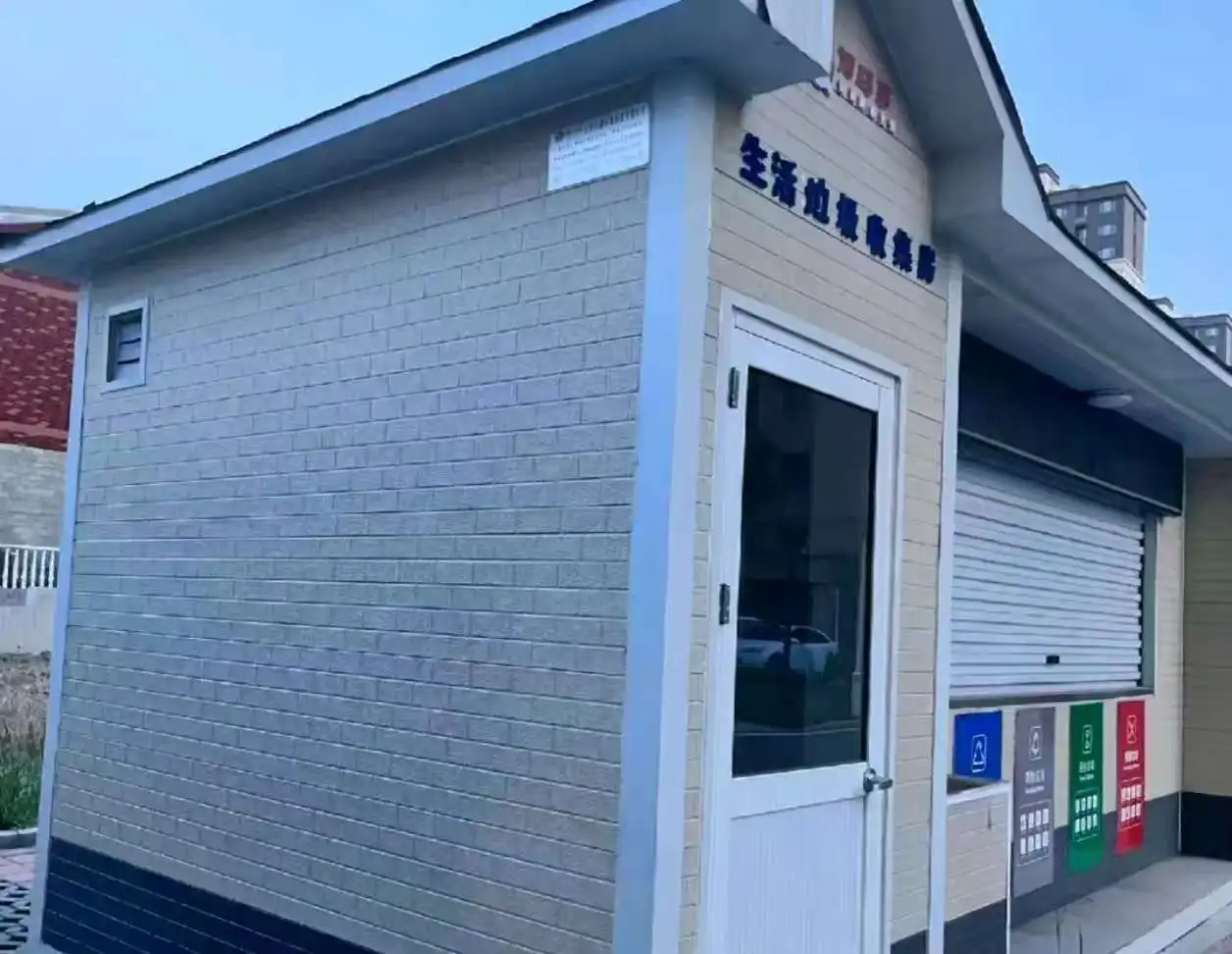 What are 3 advantages of fibreglass sandwich panels?