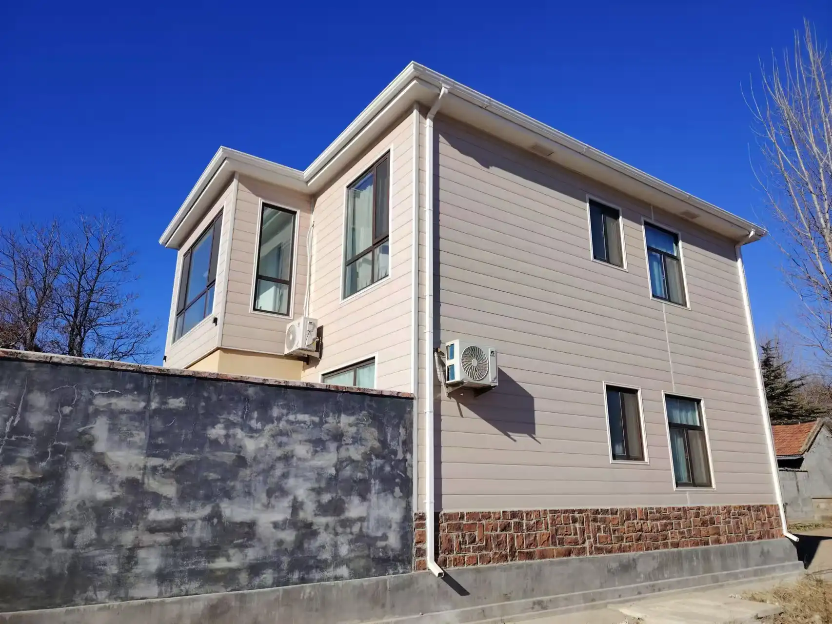 How to Choose Durable Exterior Wall Cladding for Rainy Regions?